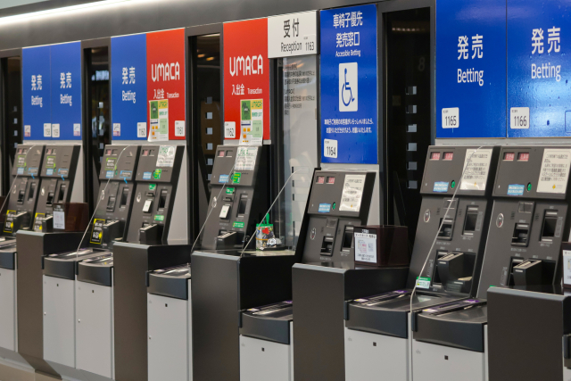 馬券　競馬場　券売機　購入